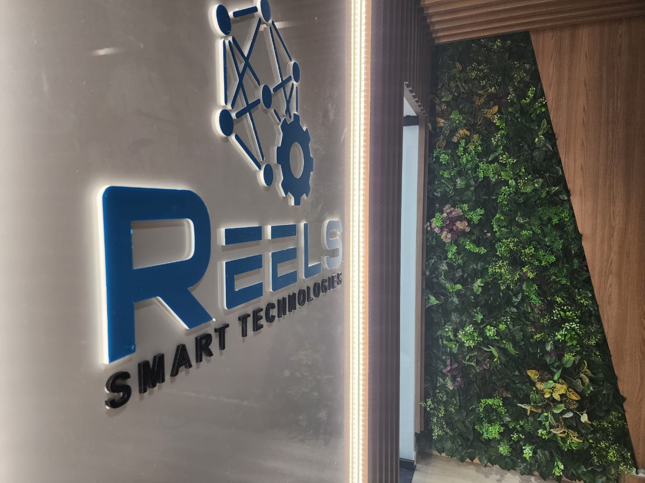 Reels smart feature wall